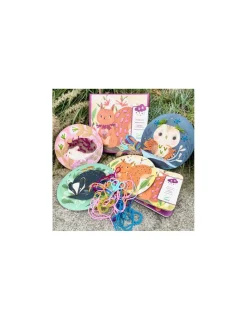 Djeco Enfilage laine Petit pas avec du fil -