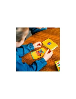 Enfant Nathan Jeu Monstro grimaces -